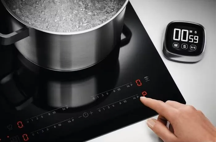 Детальное фото товара: Electrolux EIT60443X индукционная поверхность