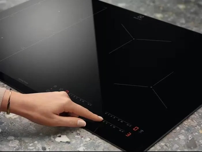 Детальное фото товара: Electrolux EIT60443X индукционная поверхность