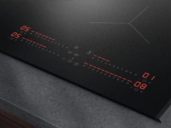 Детальное фото товара: AEG NII84B30AZ индукционная поверхность