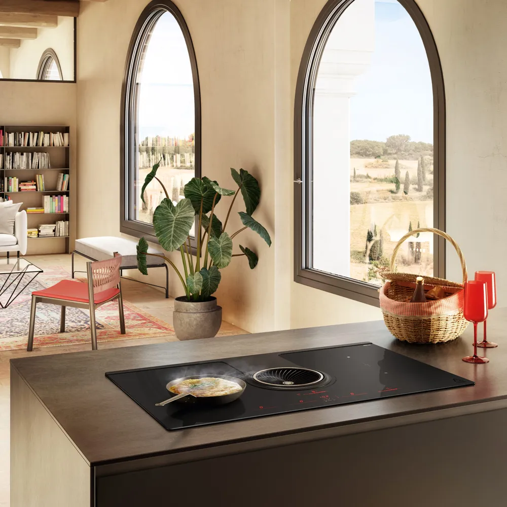 Детальное фото товара: ELICA NIKOLATESLA HP BL/F/83 индукционная поверхность