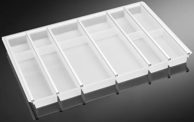 Фото товара: Ninka Cuisio Aqua 800, Legrabox Blum, лоток для столовых приборов, белый