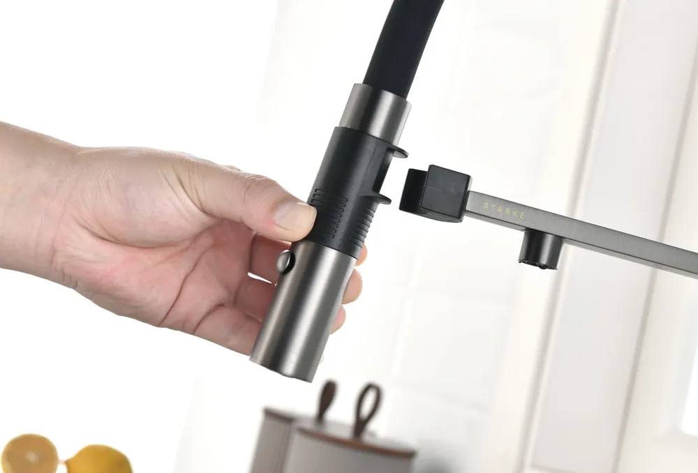 Детальное фото товара: Paulmark GRAVITY, смеситель, вороненая сталь, черный шланг