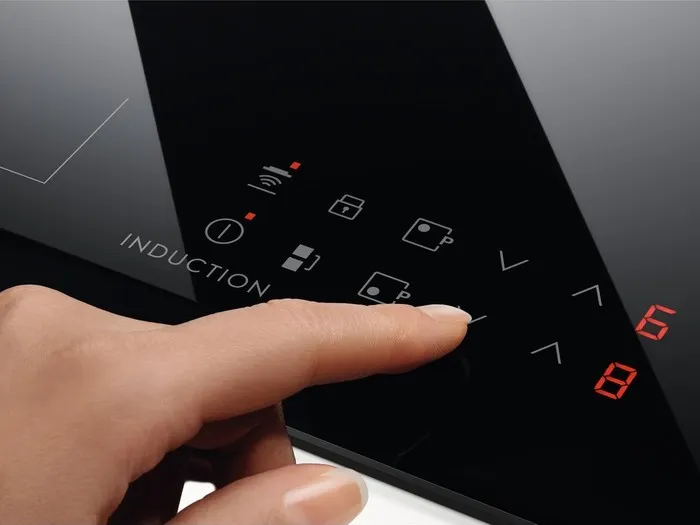 Детальное фото товара: Electrolux LIR60433 индукционная поверхность