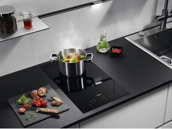 Детальное фото товара: AEG HRB32310CB стеклокерамическая поверхность