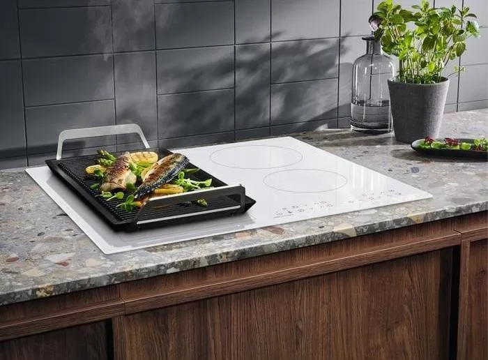 Детальное фото товара: Electrolux LIV63431BW индукционная поверхность