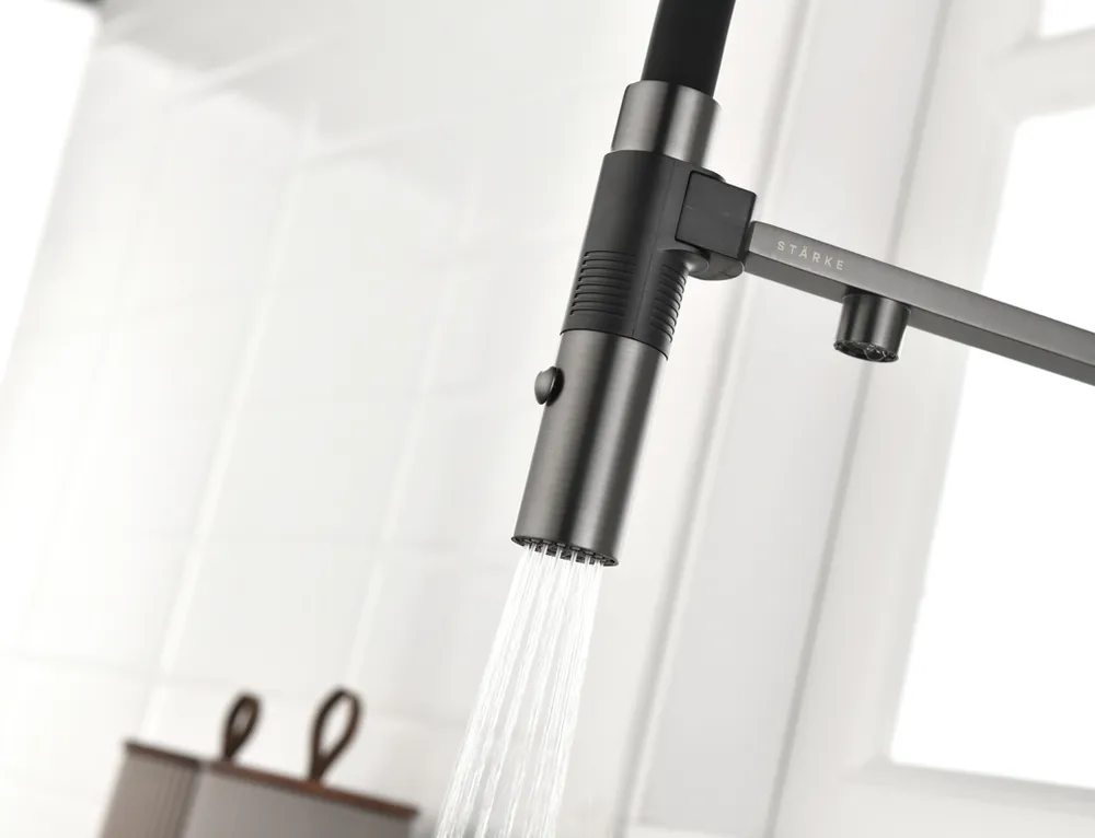 Детальное фото товара: Paulmark GRAVITY, смеситель, вороненая сталь, черный шланг