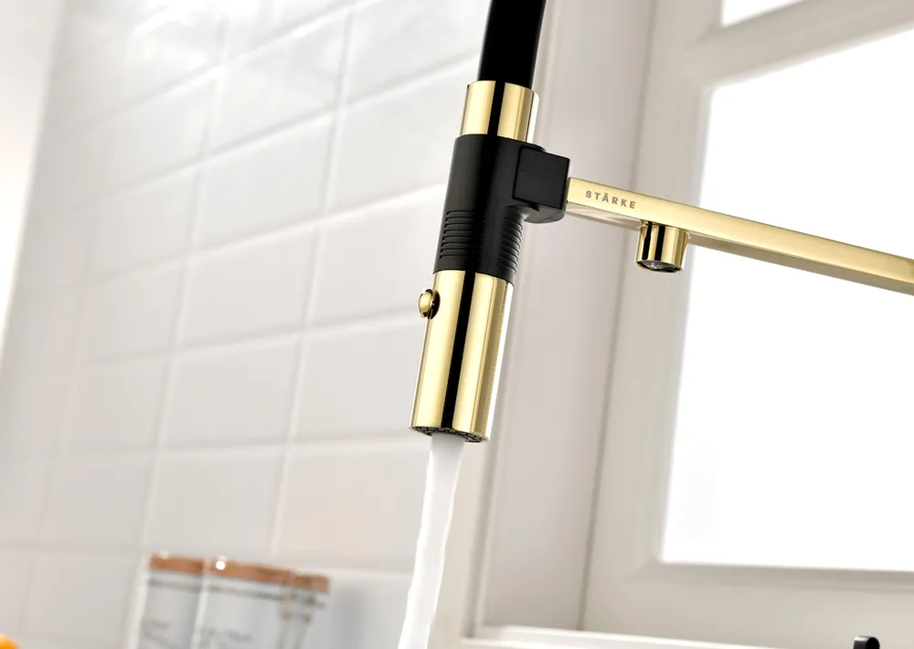 Детальное фото товара: Paulmark GRAVITY, смеситель, золото, черный шланг