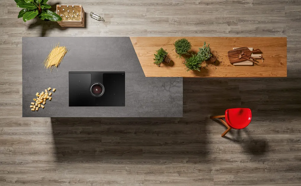 Детальное фото товара: ELICA NIKOLATESLA HP BL/F/83 индукционная поверхность