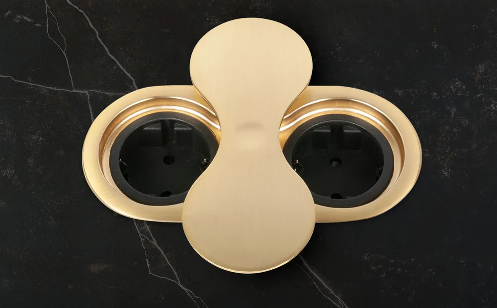 Фото товара: SFL EIGHT (2*220) блок розеток, провод 1м с евровилкой мат. золото