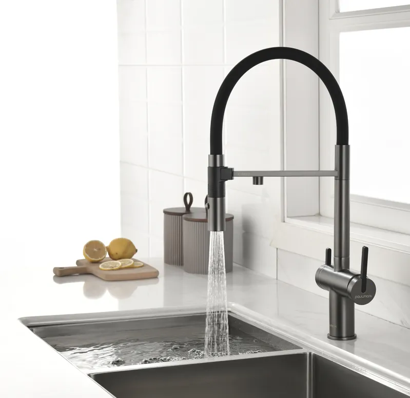 Детальное фото товара: Paulmark GRAVITY, смеситель, вороненая сталь, черный шланг