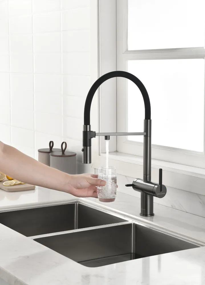 Детальное фото товара: Paulmark GRAVITY, смеситель, вороненая сталь, черный шланг