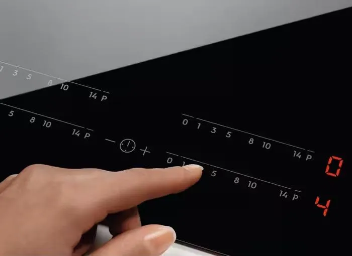 Детальное фото товара: Electrolux EIT60443X индукционная поверхность