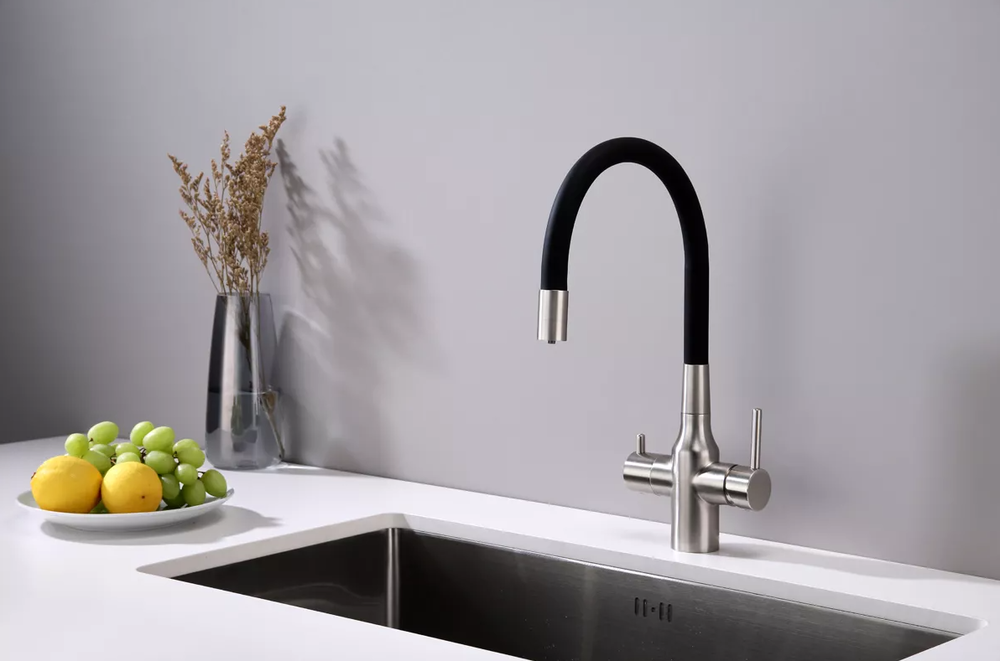 Детальное фото товара: Paulmark SALIX, смеситель, брашированная сталь, черный шланг