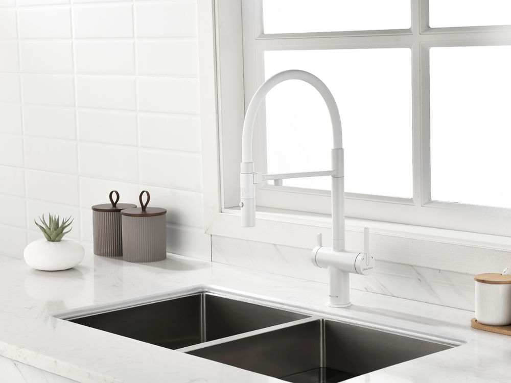 Paulmark GRAVITY, смеситель, белый, белый шланг Детальное фото товара: Paulmark GRAVITY, смеситель, белый, белый шланг