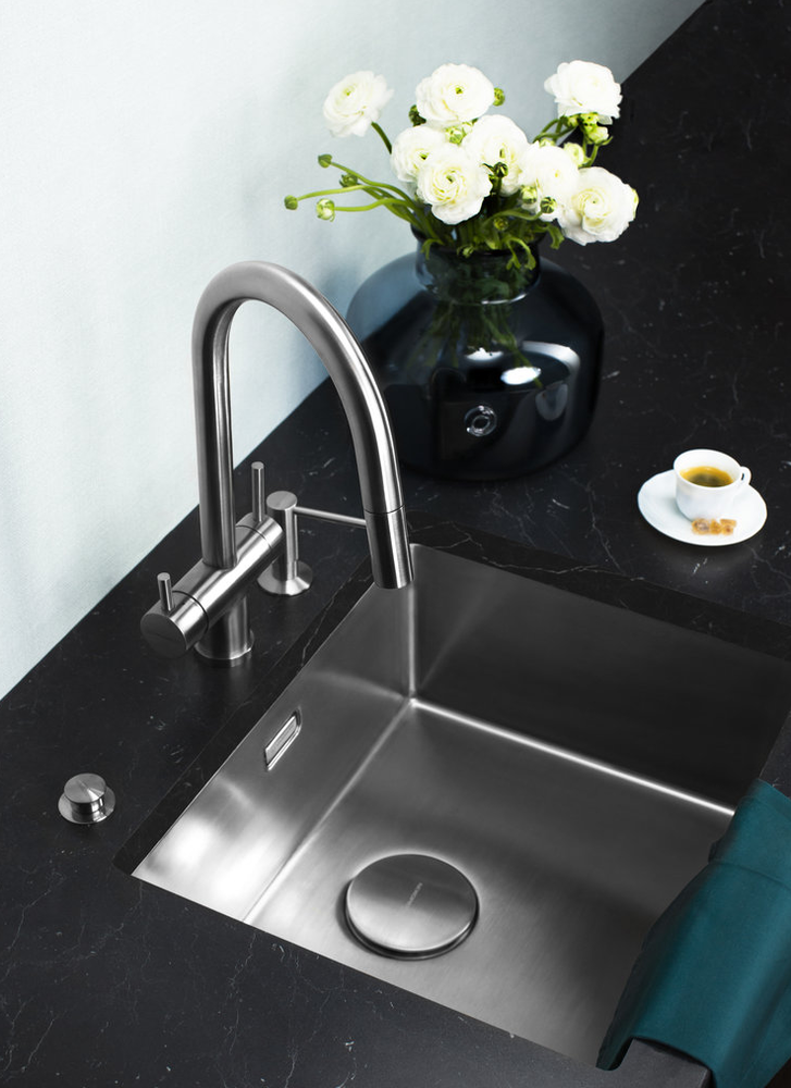 Omoikiri Akita-S BN, смеситель, нержавеющая сталь Детальное фото товара: Omoikiri Akita-S BN, смеситель, нержавеющая сталь