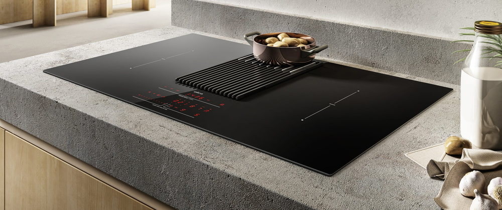 ELICA NIKOLATESLA LIBRA BL/F/83 Детальное фото товара: ELICA NIKOLATESLA LIBRA BL/F/83 индукционная поверхность