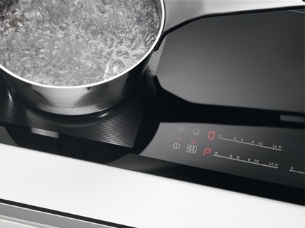 Electrolux IKE6420KB Детальное фото товара: Electrolux IKE6420KB индукционная поверхность