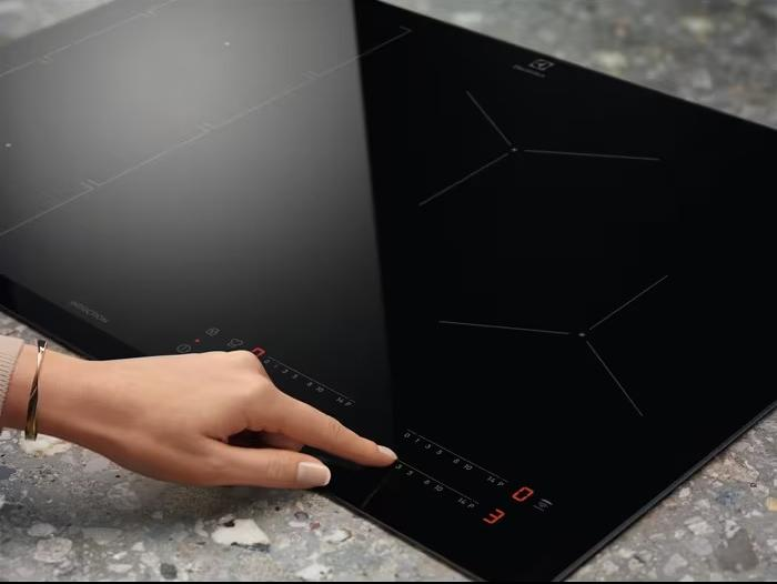 Electrolux EIT60443X Детальное фото товара: Electrolux EIT60443X индукционная поверхность