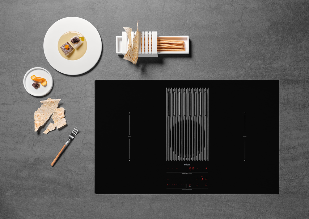 ELICA NIKOLATESLA LIBRA BL/F/83 Детальное фото товара: ELICA NIKOLATESLA LIBRA BL/F/83 индукционная поверхность