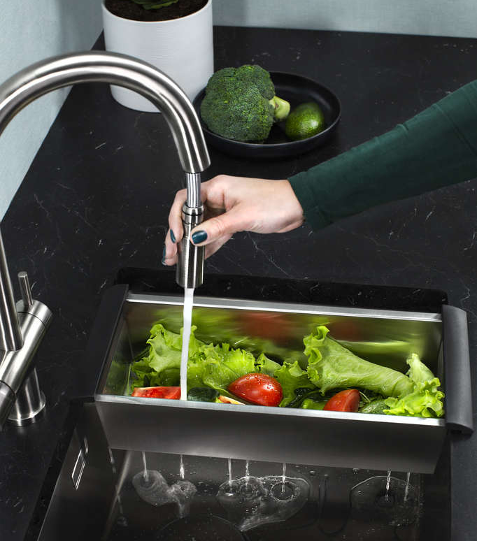 Детальное фото товара: Omoikiri CO-02-PVD-LG, коландер, нержавеющая сталь/светлое золото