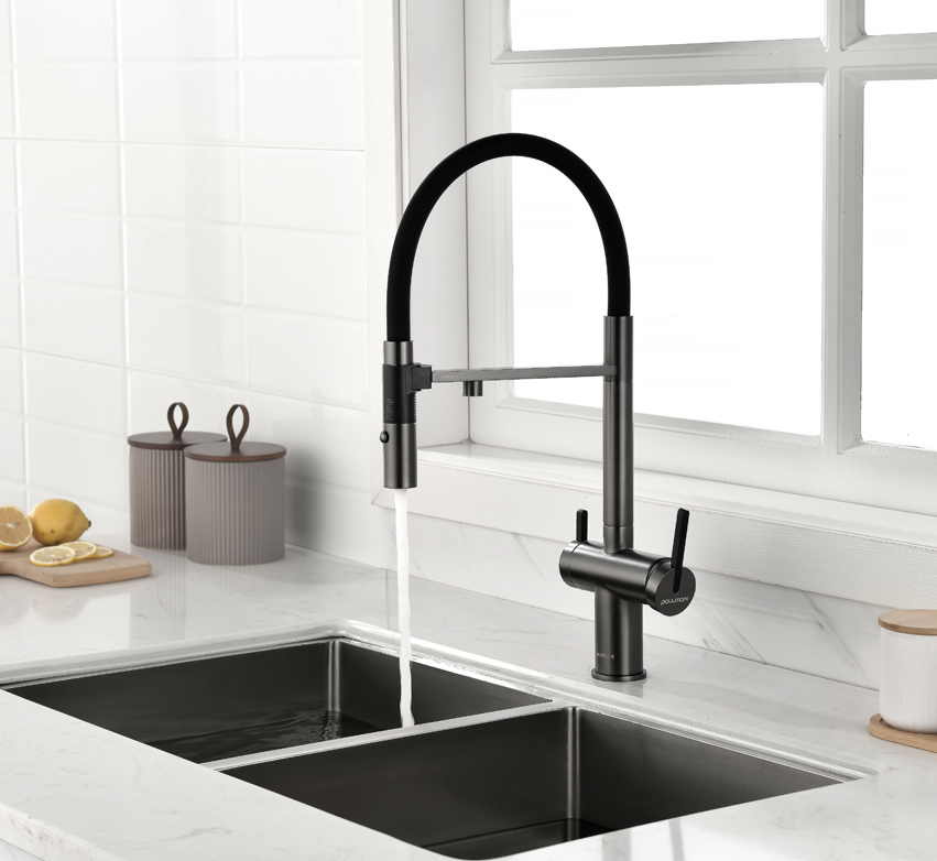 Детальное фото товара: Paulmark GRAVITY, смеситель, вороненая сталь, черный шланг
