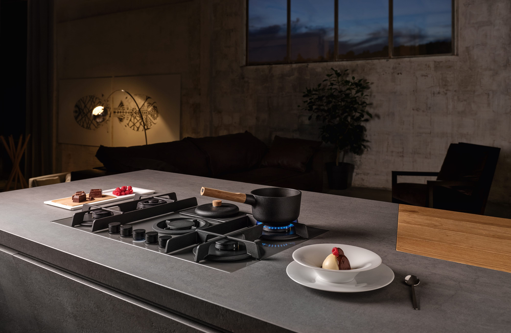 ELICA NIKOLATESLA FLAME BL/A/88 Детальное фото товара: ELICA NIKOLATESLA FLAME BL/A/88 газовая поверхность