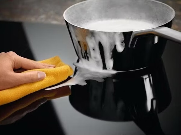 Детальное фото товара: Electrolux EIS67483 индукционная поверхность