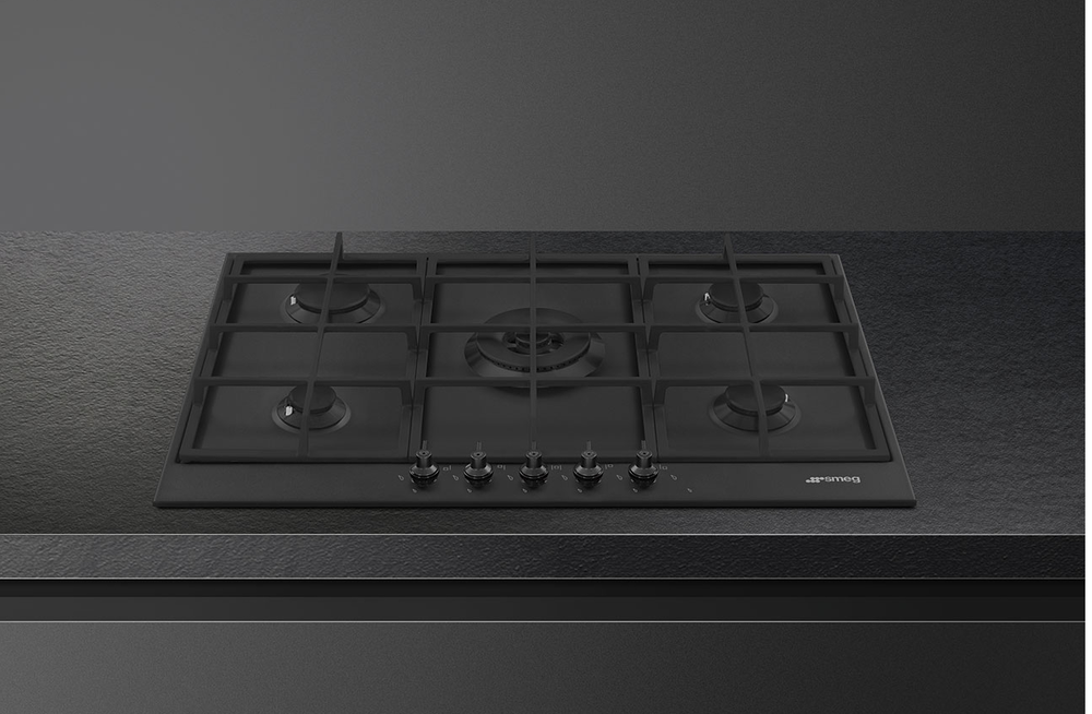 Smeg PX375MB Детальное фото товара: Smeg PX375MB газовая поверхность