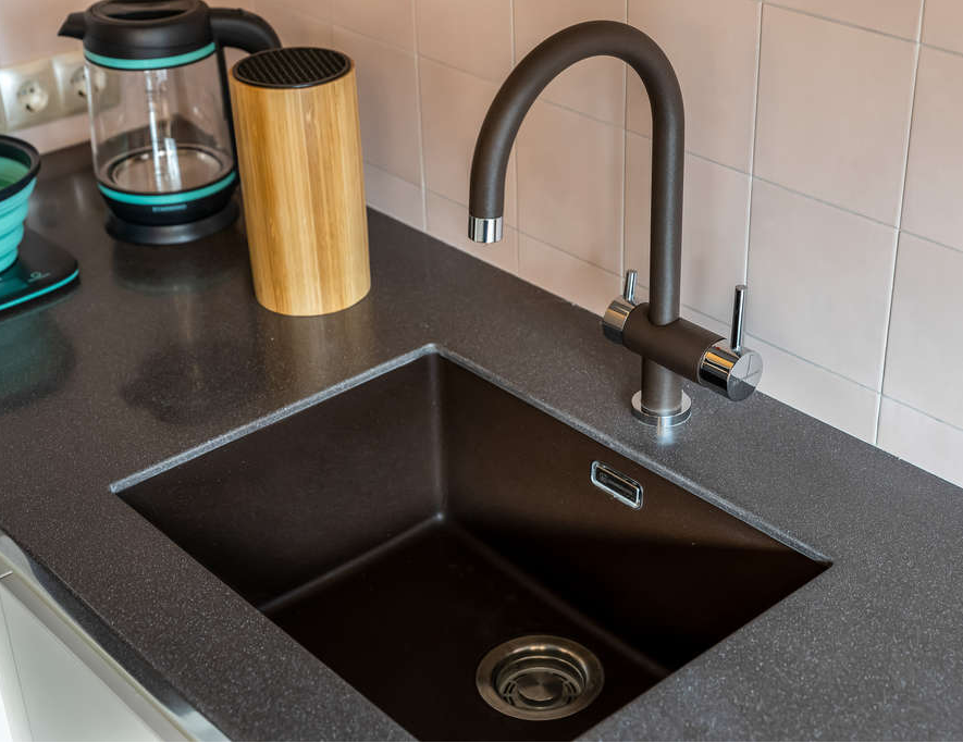 Omoikiri Kata 44-U-BL, мойка, гранит, черный Детальное фото товара: Omoikiri Kata 44-U-BL, мойка, гранит, черный