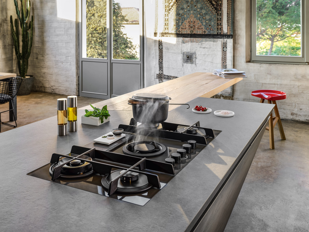 ELICA NIKOLATESLA FLAME BL/A/88 Детальное фото товара: ELICA NIKOLATESLA FLAME BL/A/88 газовая поверхность