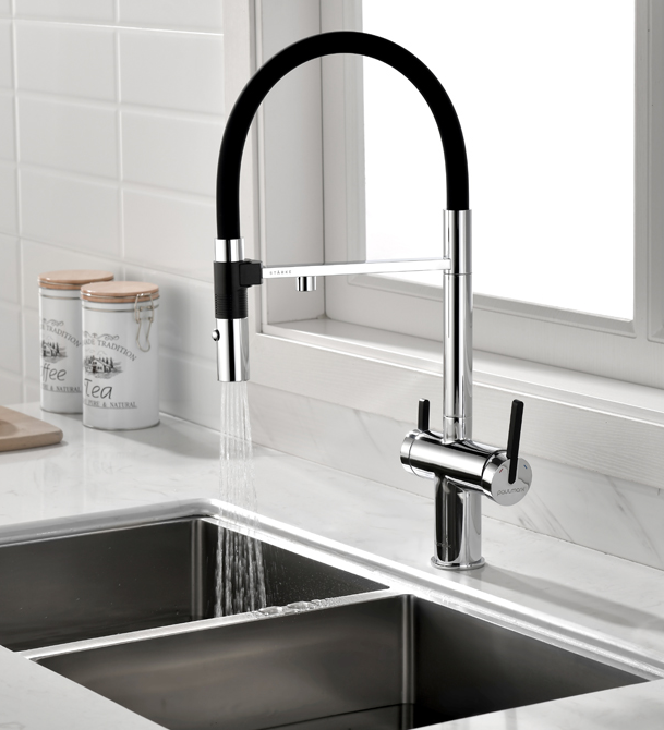 Paulmark GRAVITY, смеситель, хром, черный шланг Детальное фото товара: Paulmark GRAVITY, смеситель, хром, черный шланг